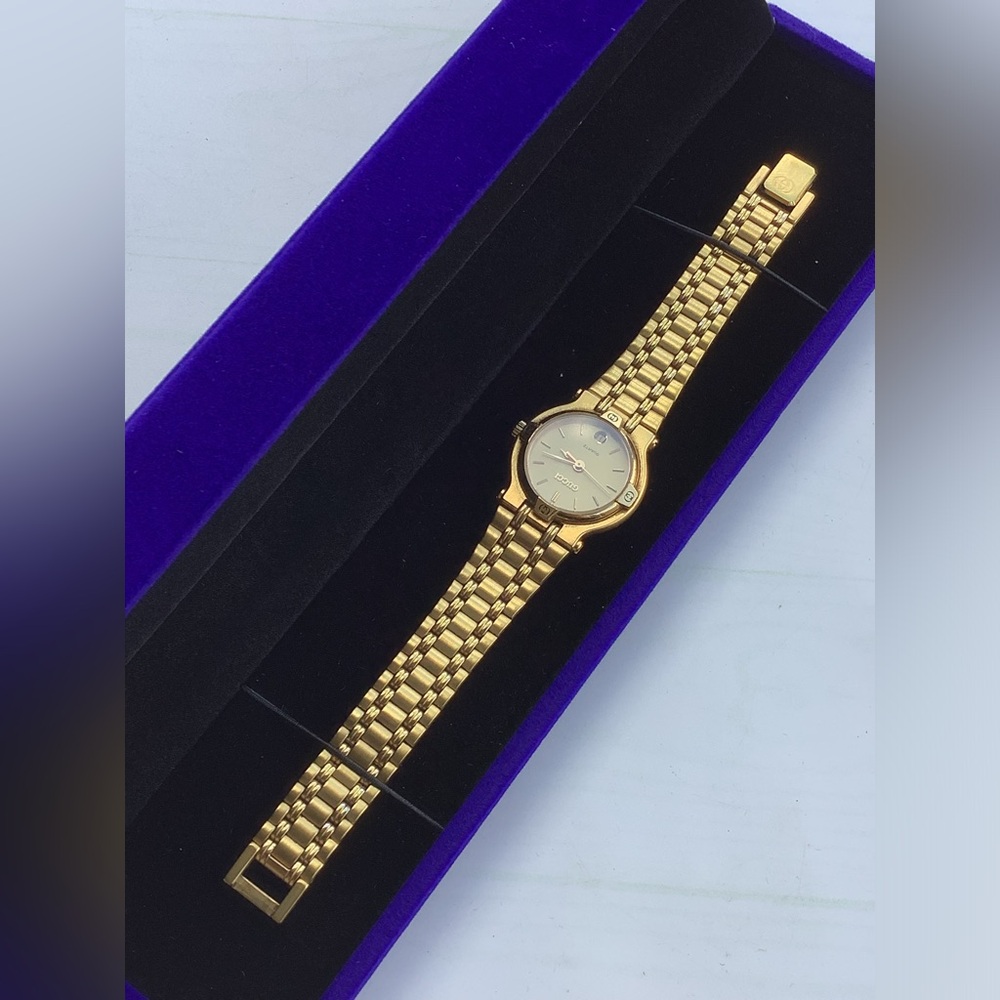 Gucci Ladies Gold Tone Bracelet Watch 💛💛 - Picture 4 of 16
